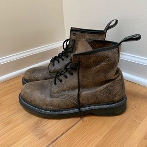 Dr. Martens 'vintage look' Boots